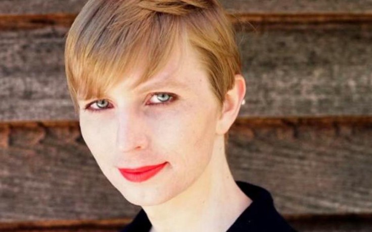 Cựu binh chuyển giới Chelsea Manning lột xác ấn tượng