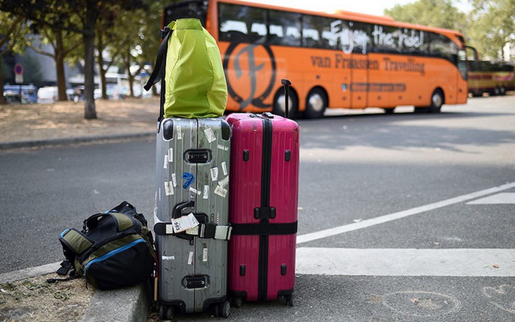 Trộm hành lý lộng hành trên xe buýt phi trường Hồng Kông