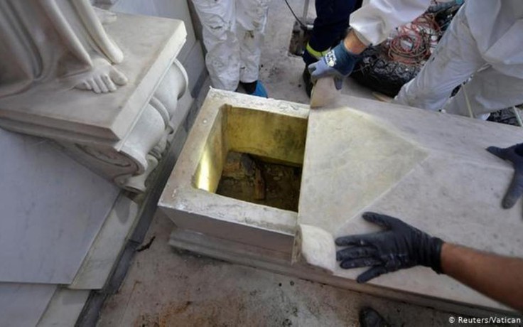 Vatican phát hiện hai bộ hài cốt khi truy tìm thiếu nữ mất tích 35 năm trước