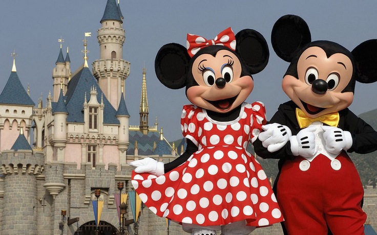 Chuột Mickey, Vịt Donald bị ‘quấy rối’ tại công viên Disney