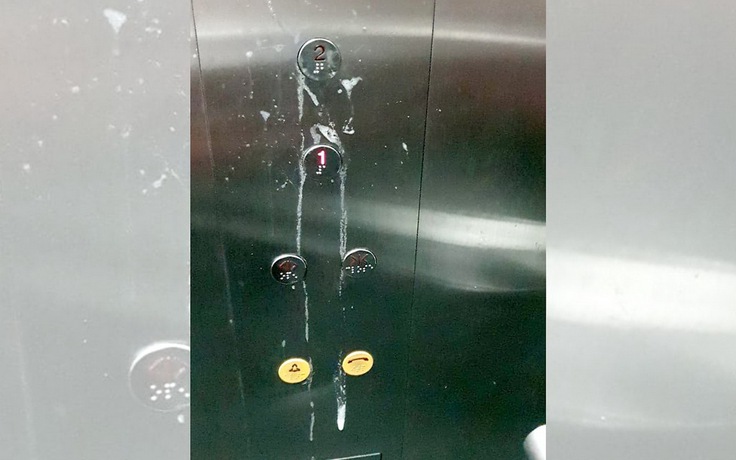 Cảnh sát Singapore điều tra vụ 3 thiếu niên phun nước bọt lên nút thang máy