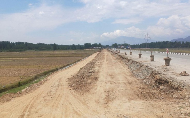 Ấn Độ khởi công xây đường băng đáp khẩn cấp tại Kashmir