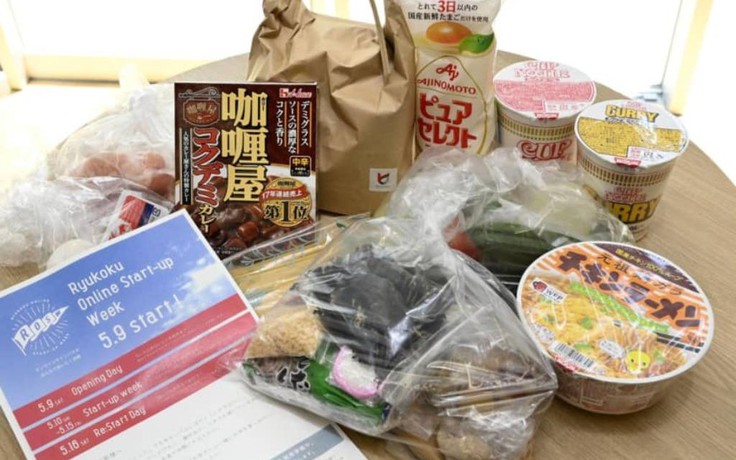 Trường học Nhật Bản phát thức ăn cho sinh viên bị ảnh hưởng dịch Covid-19