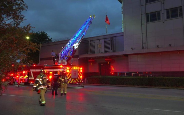 Tổng lãnh sự quán Trung Quốc tại Houston đốt 'tài liệu', dân Mỹ báo cảnh sát