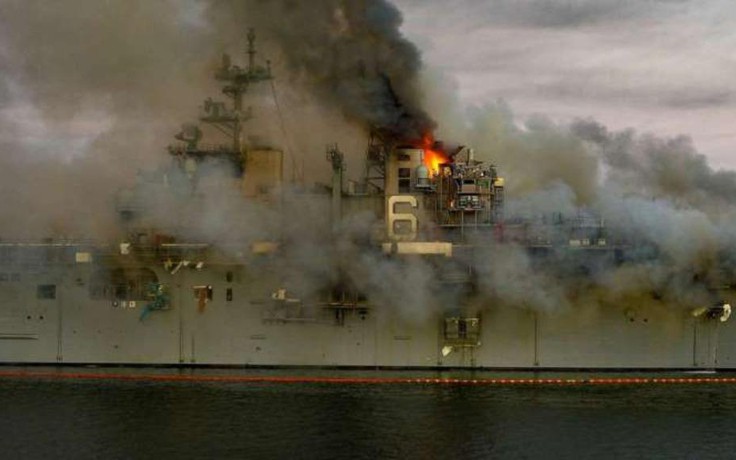 Thủy thủ hải quân Mỹ bị điều tra vì nghi ngờ phóng hỏa tàu tấn công đổ bộ