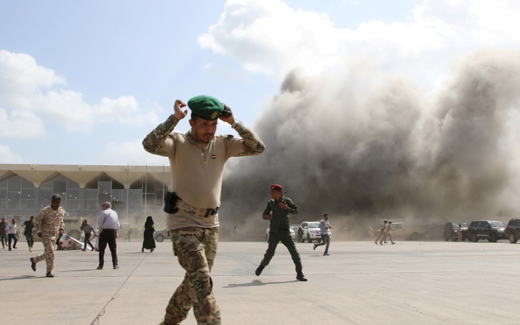 Nổ lớn tại phi trường khi máy bay chở nội các Yemen vừa đáp xuống