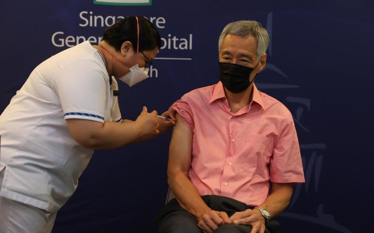 Thủ tướng Singapore Lý Hiển Long tiêm mũi tăng cường vắc xin Covid-19