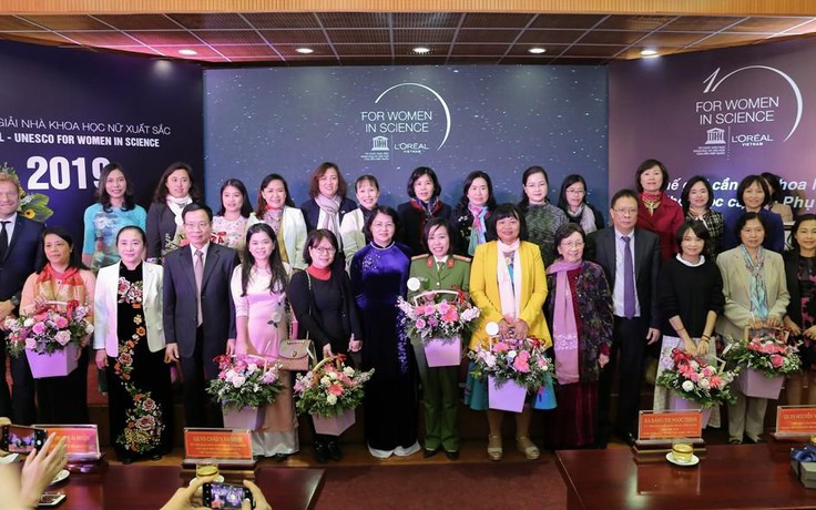 Kéo dài thời hạn nhận đăng ký học bổng khoa học dành cho phụ nữ Việt Nam