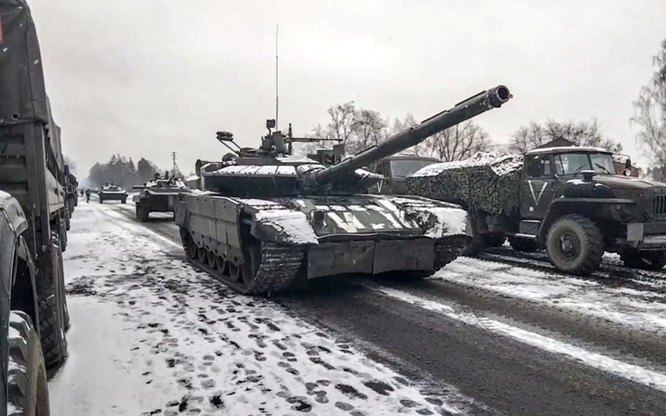Mỹ - Nga cáo buộc nhau về vũ khí sinh học Ukraine, xe tăng Nga tiến sát Kyiv