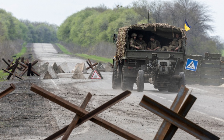 Chiến sự ngày 59: Ukraine tố Nga tấn công nhà máy Azovstal, Odessa trúng tên lửa