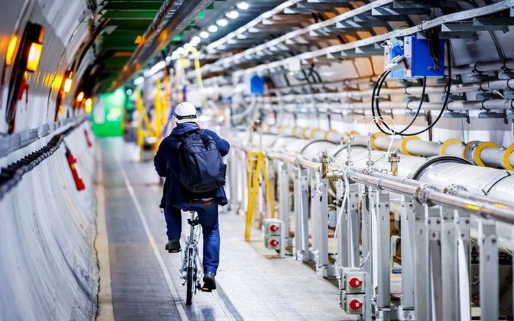 Cỗ máy gia tốc hạt LHC tạm ngừng khám phá bí mật vũ trụ vì… thiếu điện