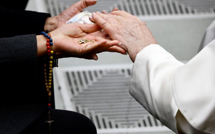 Giáo hoàng Francis xác nhận đồng tính không phải là phạm tội