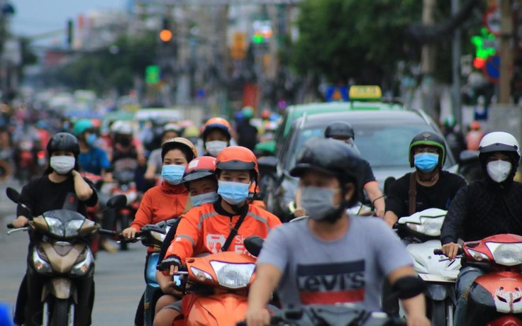 Nới lỏng giãn cách: 'Vui thôi, đừng vui quá'