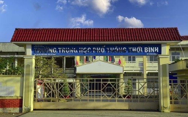 Điều chuyển thầy giáo nói chuyện tế nhị của gia đình nữ sinh sang lớp khác Điều chuyển thầy giáo nói chuyện tế nhị của gia đình nữ sinh sang lớp khác