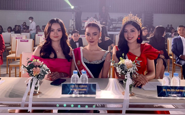 Gia Hân rạng rỡ trong trang phục màu đỏ, ngồi “ghế nóng” Miss Teen International Cambodia 2022