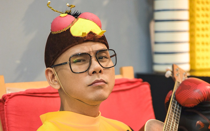 Phan Đinh Tùng chọc cười khán giả với MV 'Chị ong nâu... nhây'