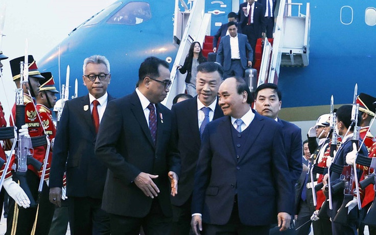 Chủ tịch nước Nguyễn Xuân Phúc tới Jakarta, bắt đầu chuyến thăm cấp nhà nước đến Indonesia
