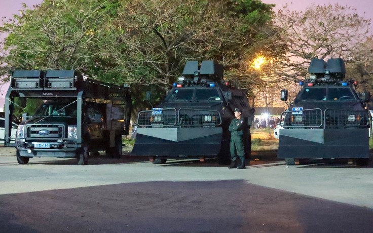 Xe bọc thép chống bạo động xuất hiện ở sân Mỹ Đình, bảo vệ trận chung kết
