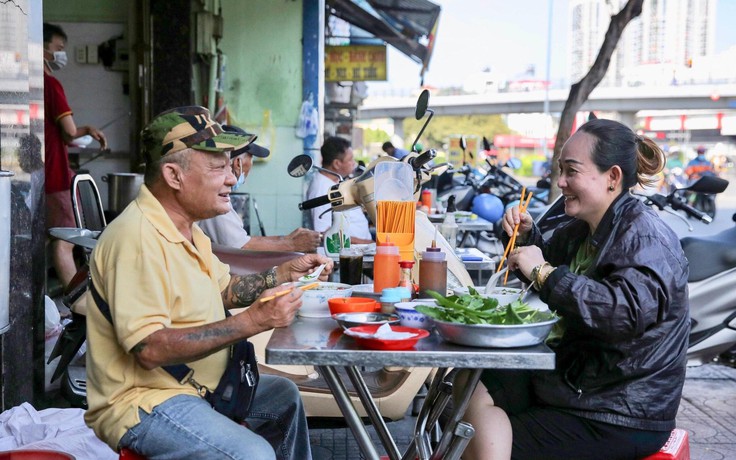 Tình hình Covid-19 hôm nay 13.11: Hai phương án cho hàng quán TP.HCM được bán rượu bia