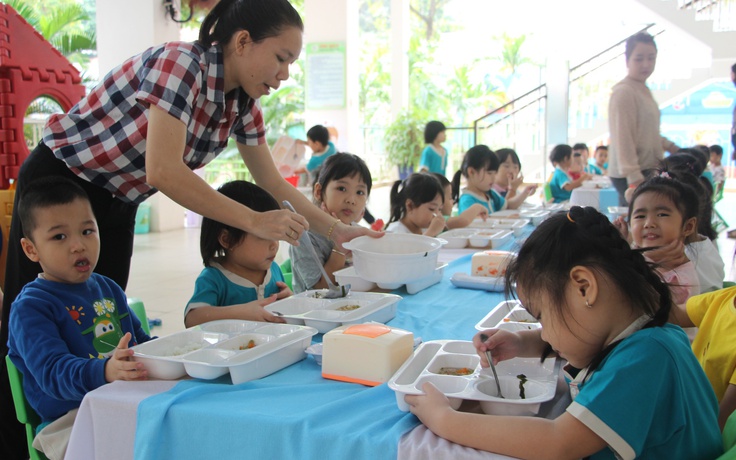 TP.HCM áp tiêu chí phòng chống dịch Covid-19 mới: Học sinh bán trú cách nhau 1m khi ăn, ngủ