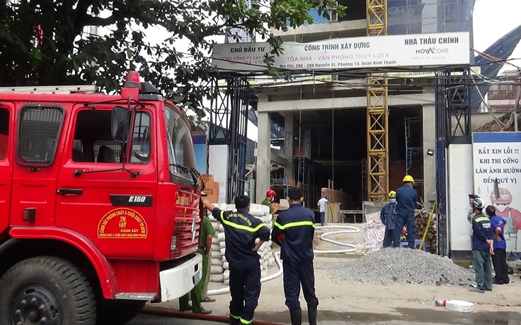 Cháy ở TP.HCM: Hỏa hoạn tại công trình trên đường Nguyễn Xí, công nhân tháo chạy