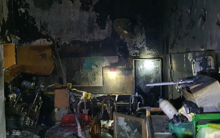 TP.HCM: Giải cứu gia đình 4 người trong vụ cháy nhà lúc rạng sáng 20.3 tại Q.5