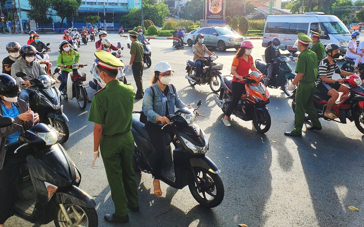 TP.HCM tiếp tục tăng cường giãn cách đến ngày 15.9: Nơi đông đúc, nơi thông thoáng