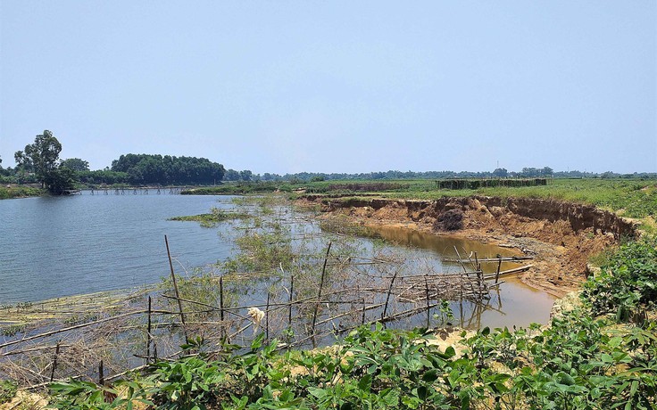 Thừa Thiên - Huế: Khẩn trương xử lý vùng sạt lở do 'cát tặc' trên sông Bồ