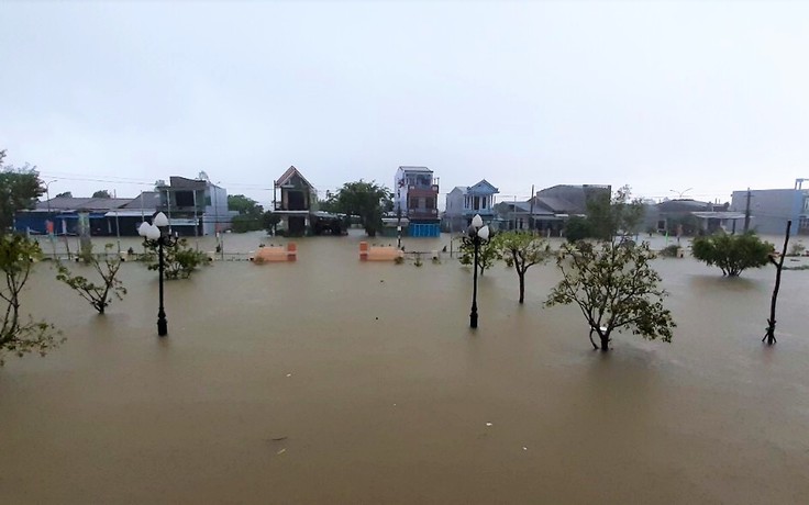 Thừa Thiên - Huế: Mưa lũ dữ dội, nhiều vùng bị cô lập