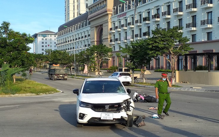 Thừa Thiên - Huế: Ô tô va chạm xe máy khiến 2 ông cháu bị thương nguy kịch
