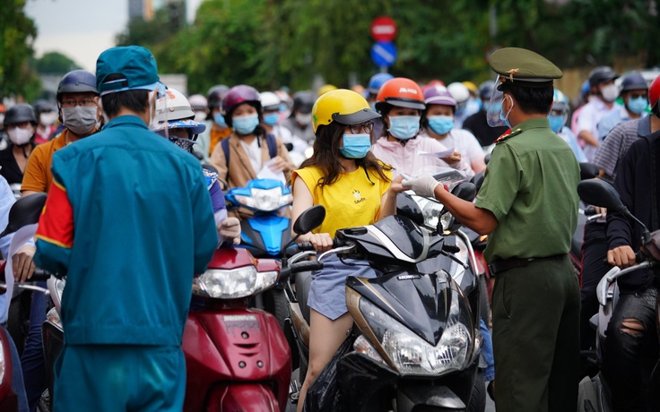 TP.HCM: Dừng hàng loạt chốt kiểm soát, công an các quận nói gì?