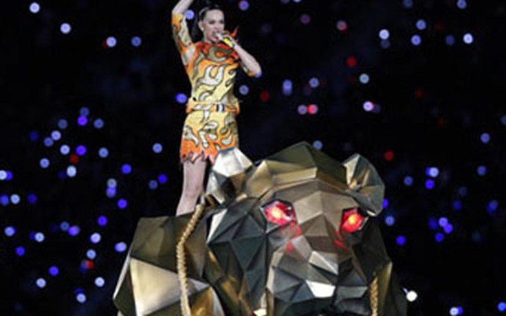 Katy Perry bùng nổ trên sân khấu Super Bowl Halftime Show 2015