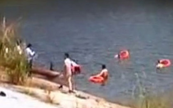 Nhảy cứu thiếu nữ, 7 thành viên gia đình chết đuối