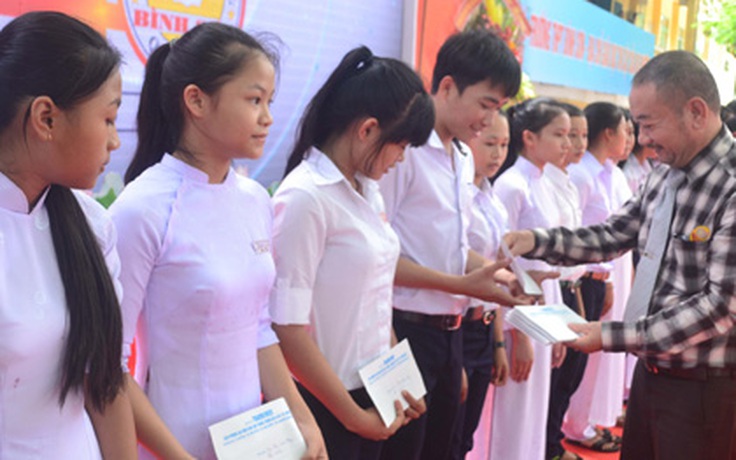 Trao học bổng Nguyễn Thái Bình cho học sinh Quảng Ngãi