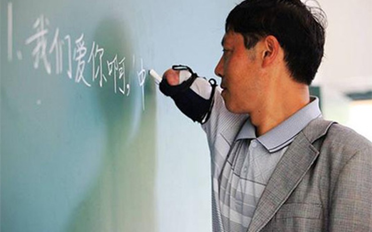 Thầy giáo không tay ở Trung Quốc