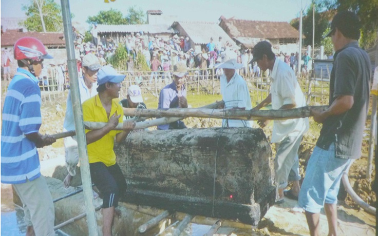 Cận cảnh quá trình khai quật ngôi mộ cổ ở Bình Định