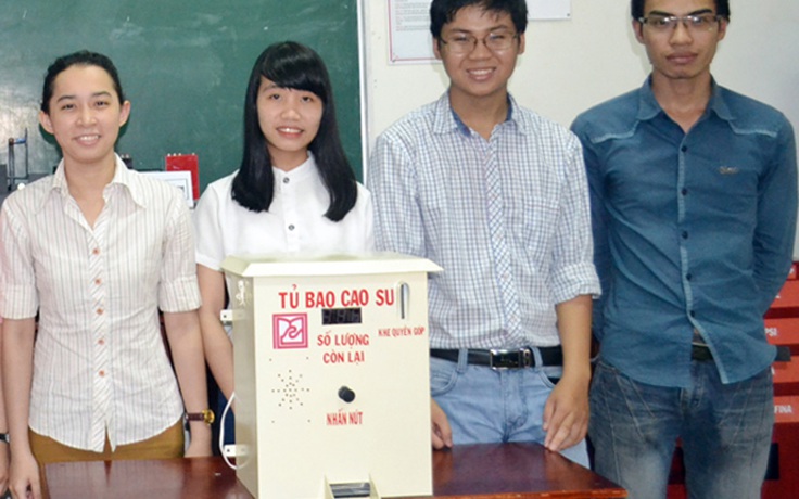 Sinh viên Duy Tân sáng tạo Máy phát Bao cao su 'có một không hai'