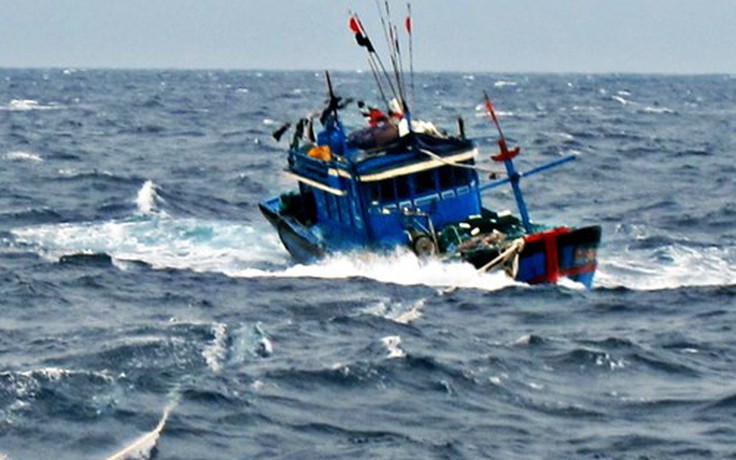 Tàu cá bị nạn, 11 thuyền viên được cứu sống, 5 người đang mất tích