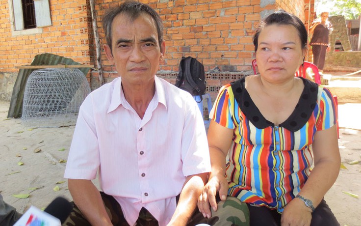 Người tù oan Huỳnh Văn Nén tập đi xe máy, bị té ngã, hôn mê