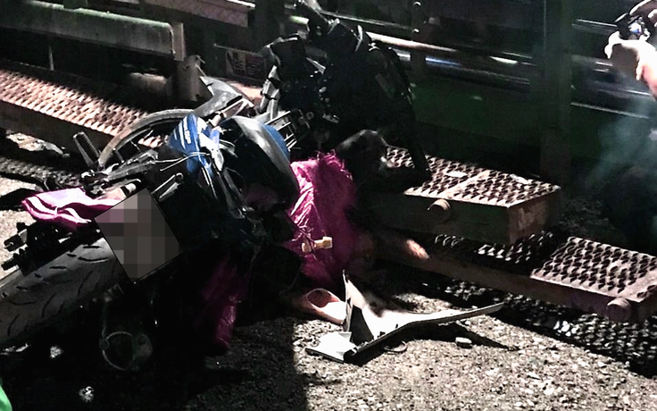 Ninh Thuận: Hai người đi xe máy tử vong giữa đêm khuya, trên xe có dụng cụ bắt chó