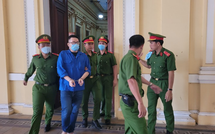 Nhâm Hoàng Khang khai tại tòa 'nhận tiền để phát hiện ra lỗi của sàn T-Rex'