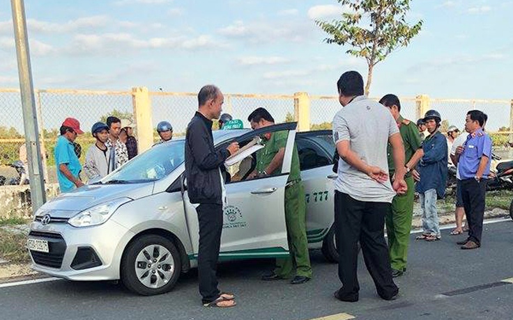 Điều tra vụ tài xế taxi báo bị khách khống chế, cứa cổ giữa đêm khuya