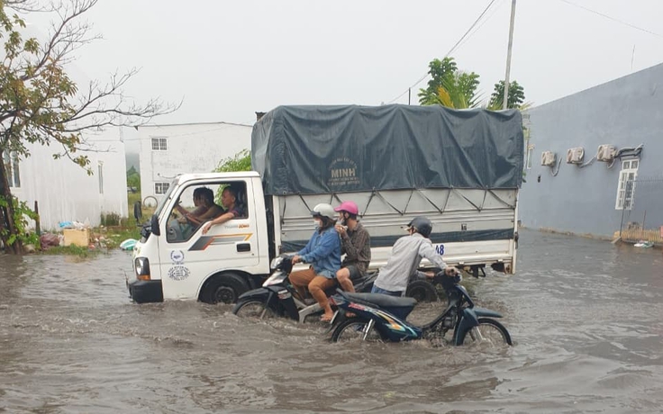 Phú Quốc 'hai nửa vui buồn' sau cơn mưa lớn chỉ nửa giờ