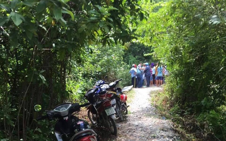 Người đàn ông tử vong nhiều ngày trong nhà, trên cổ có vết cắt sâu