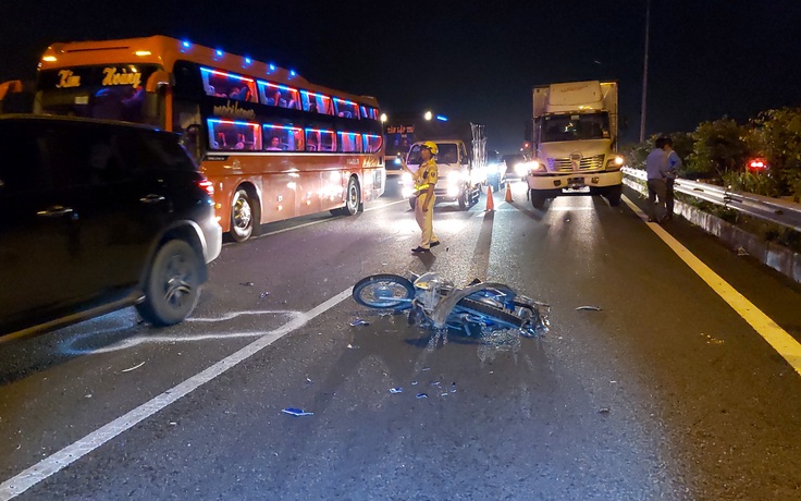 3 xe gặp nạn vì người say rượu chạy xe máy vào đường cao tốc