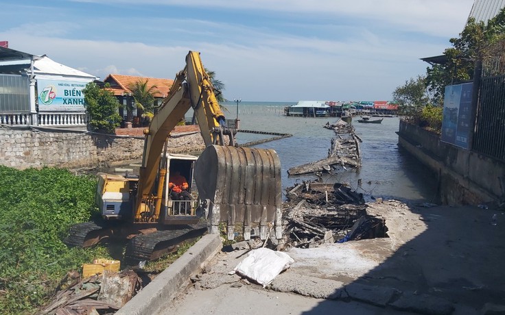 Phú Quốc tháo dỡ cầu cảng Hàm Ninh, bắt 4 người quá khích chống đối
