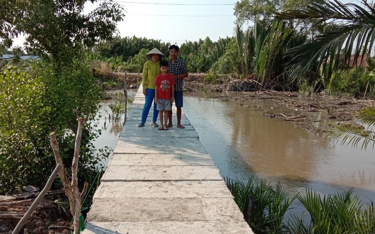 Bị phạt vì bắc cầu vào 'ốc đảo': Bức thư nguệch ngoạc trên trang giấy học trò