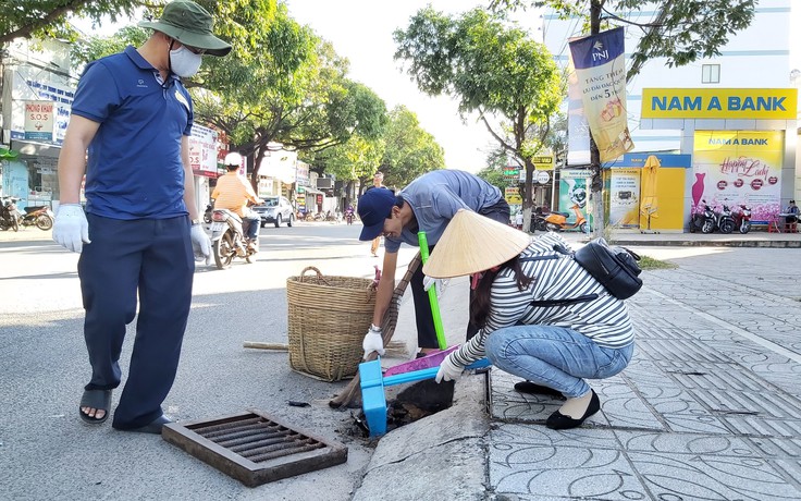 Phú Quốc ra quân vệ sinh môi trường chào đón thành phố mới