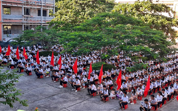 Tạm dừng hội trại, hội diễn văn nghệ, hội xuân trong trường học