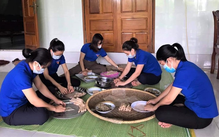 Giới trẻ Quảng Bình làm hàng ngàn suất món cháo canh gửi khu cách ly Sài Gòn